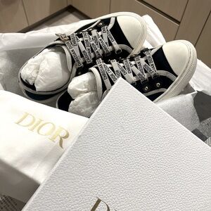 Christion Dior Walk’n Dior Sneaker 37